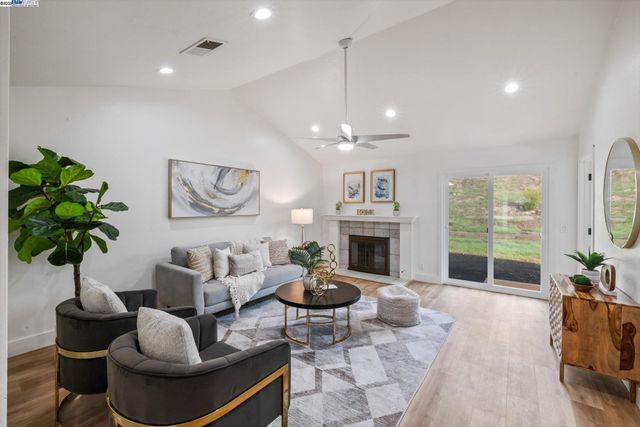 109 Bellflower Ct, Hercules, CA 94547