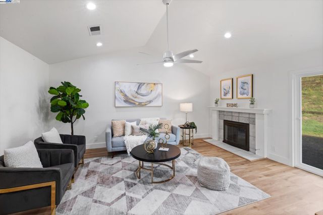 109 Bellflower Ct, Hercules, CA 94547