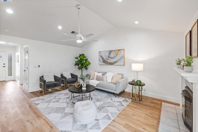 109 Bellflower Ct, Hercules, CA 94547