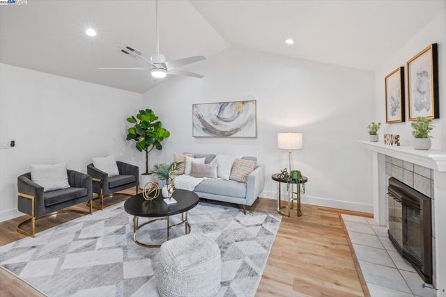 109 Bellflower Ct, Hercules, CA 94547