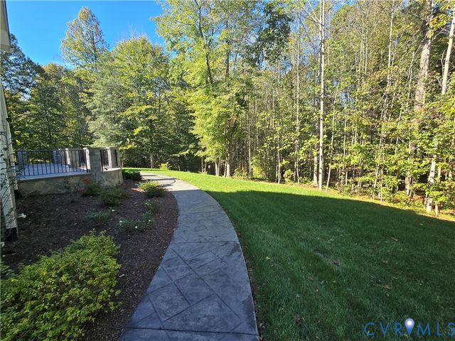 7178 Canopy Cir, New Kent, VA 23124