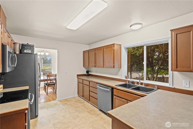 8627 136th Street E, Puyallup, WA 98373