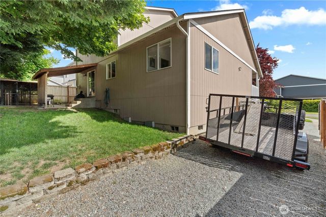 8627 136th Street E, Puyallup, WA 98373