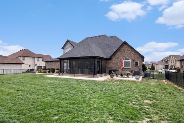 2976 Hartley Dr, Clarksville, TN 37043