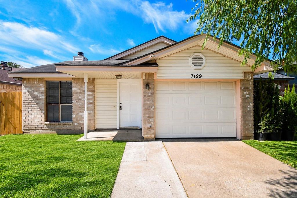 7129 Village Lake Drive, Cypress, TX 77433
