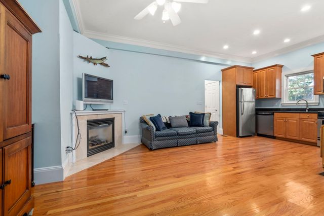 8 Parker Rd 4, Wakefield, MA 01880