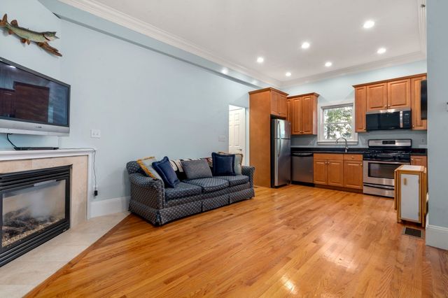 8 Parker Rd 4, Wakefield, MA 01880
