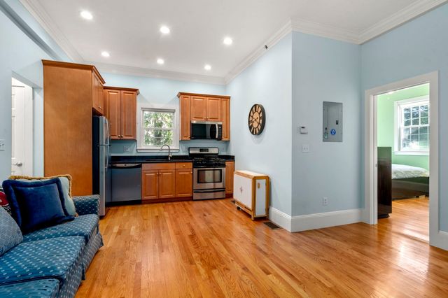 8 Parker Rd 4, Wakefield, MA 01880