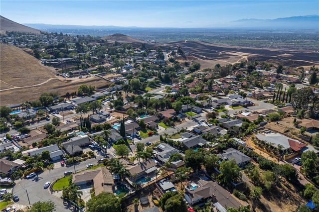 10937 Desert Sand Avenue, Riverside, CA 92505