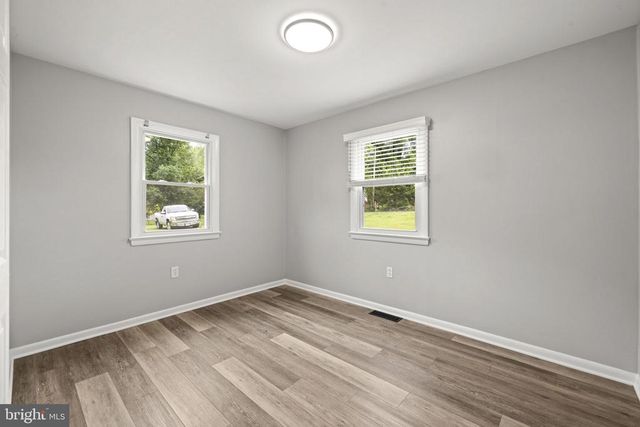 15 MOUNTAIN VIEW RD, Flint Hill, VA 22637