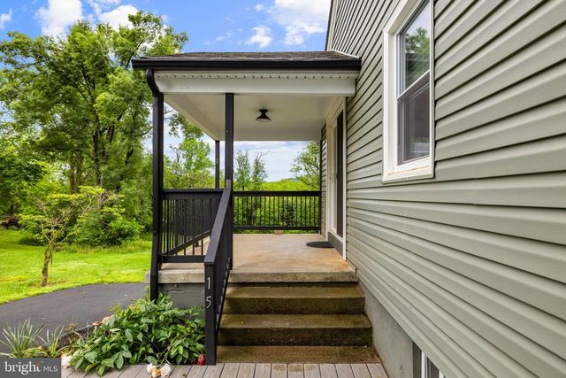 15 MOUNTAIN VIEW RD, Flint Hill, VA 22637