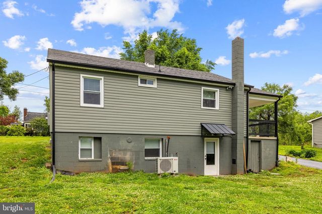 15 MOUNTAIN VIEW RD, Flint Hill, VA 22637