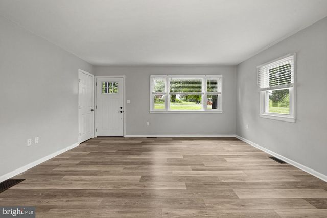 15 MOUNTAIN VIEW RD, Flint Hill, VA 22637