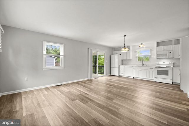 15 MOUNTAIN VIEW RD, Flint Hill, VA 22637