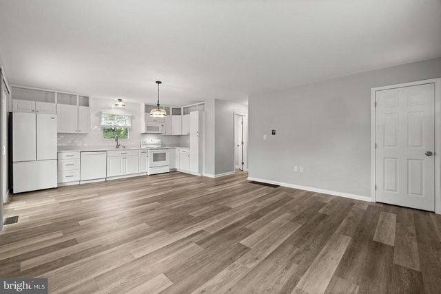 15 MOUNTAIN VIEW RD, Flint Hill, VA 22637