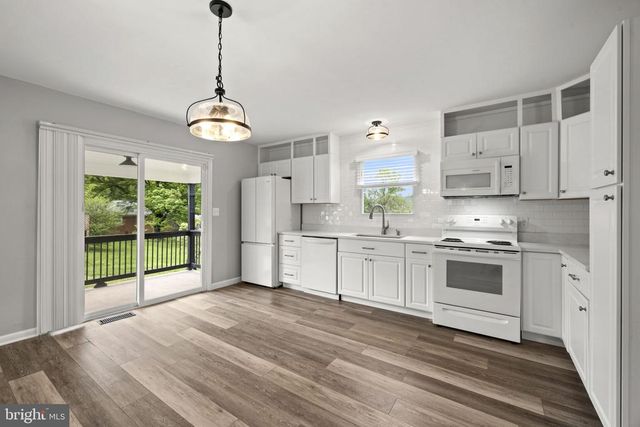 15 MOUNTAIN VIEW RD, Flint Hill, VA 22637