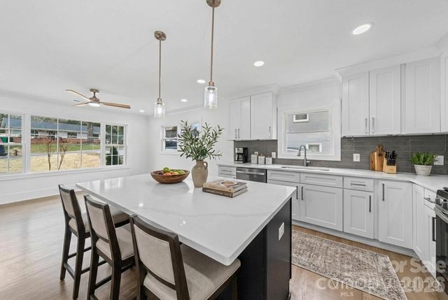 6521 Highwood Place, Charlotte, NC 28210