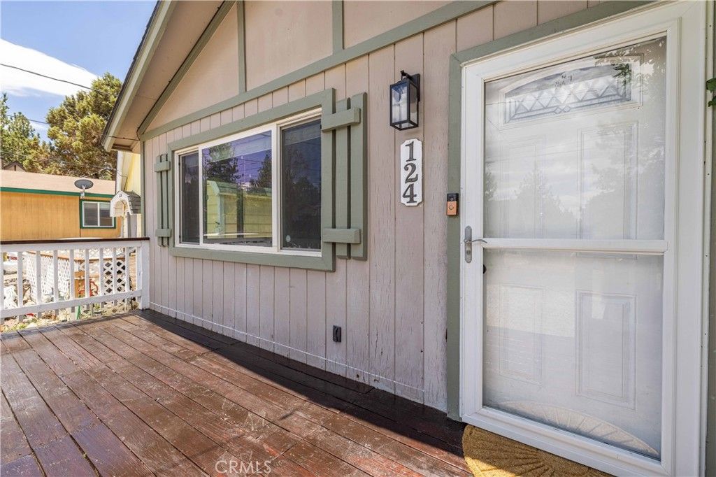 Image 1 of property listing at 124 Wabash, Sugarloaf, CA 92386