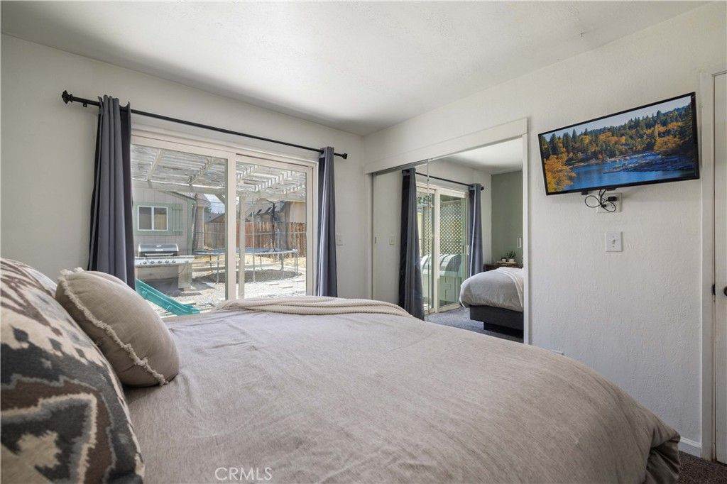 Image 11 of property listing at 124 Wabash, Sugarloaf, CA 92386