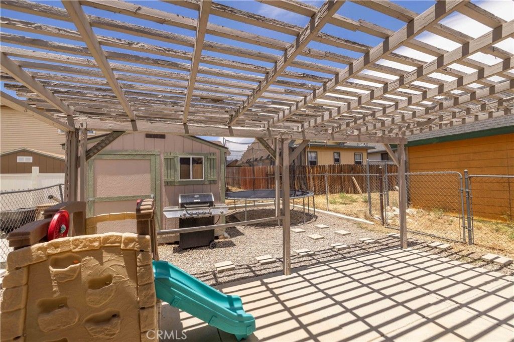 Image 17 of property listing at 124 Wabash, Sugarloaf, CA 92386
