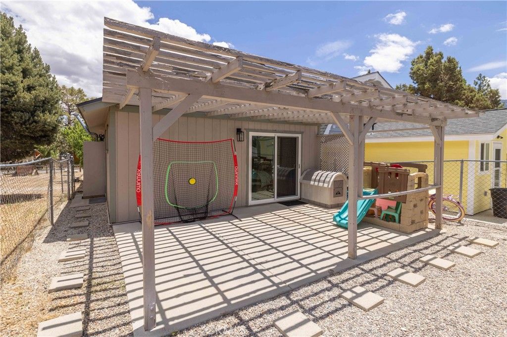 Image 19 of property listing at 124 Wabash, Sugarloaf, CA 92386