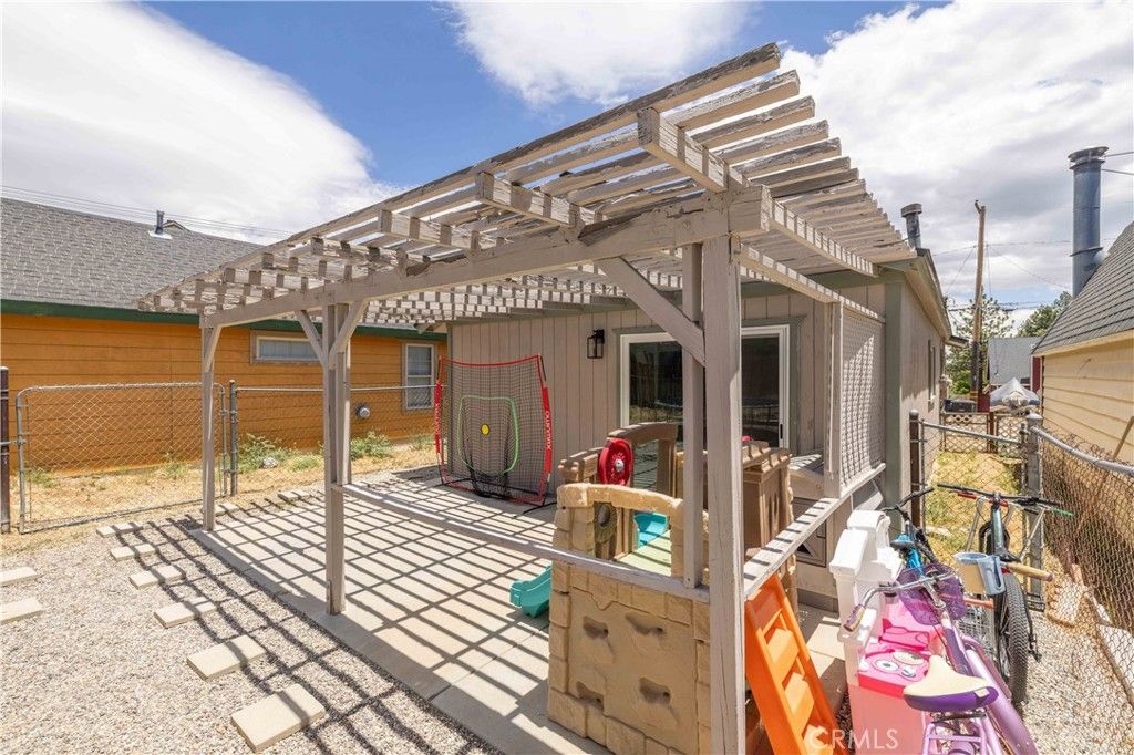 Image 20 of property listing at 124 Wabash, Sugarloaf, CA 92386