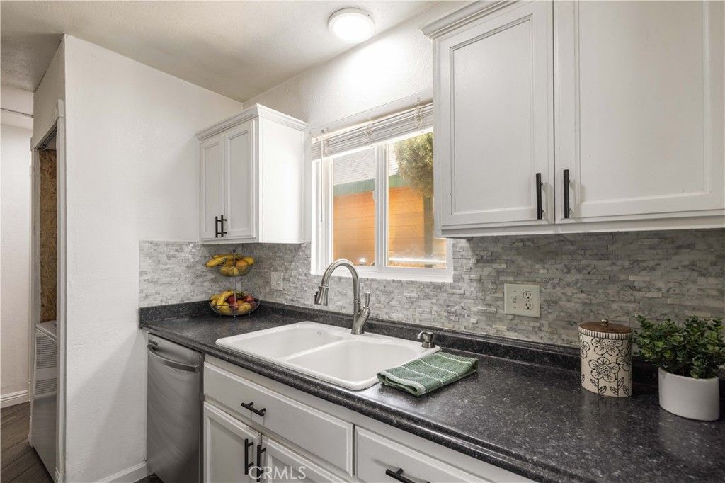 Image 5 of property listing at 124 Wabash, Sugarloaf, CA 92386