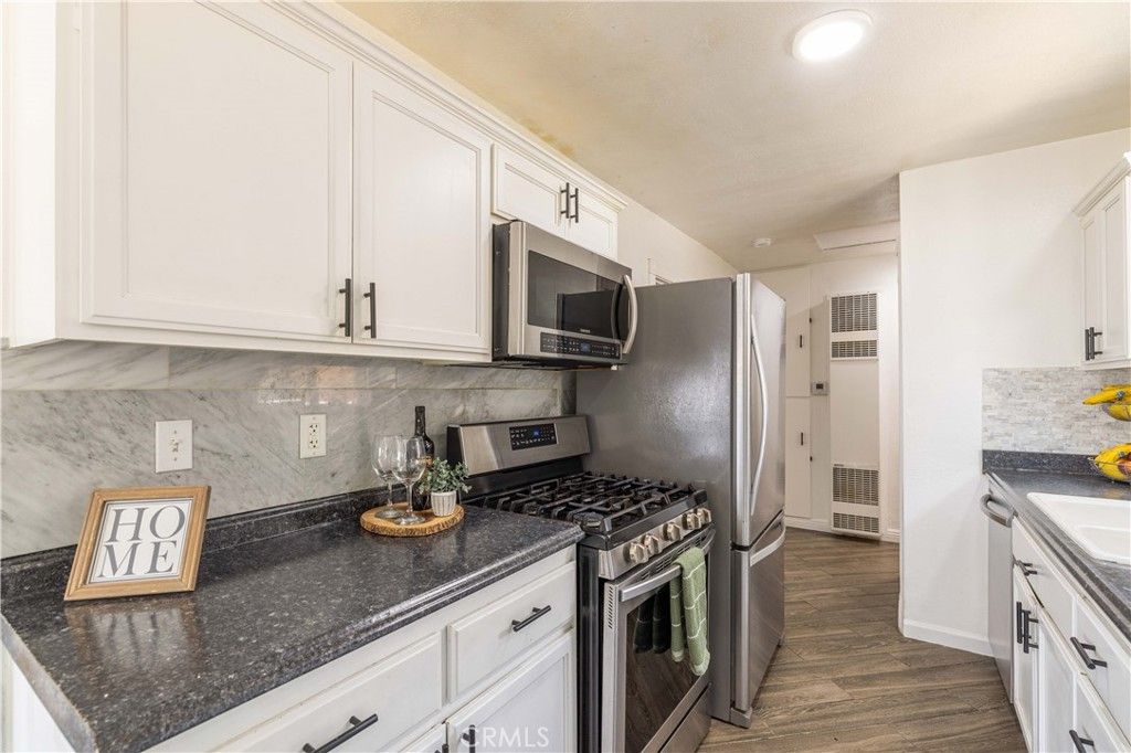 Image 6 of property listing at 124 Wabash, Sugarloaf, CA 92386