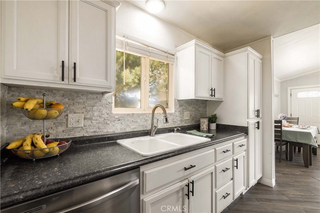 Image 7 of property listing at 124 Wabash, Sugarloaf, CA 92386