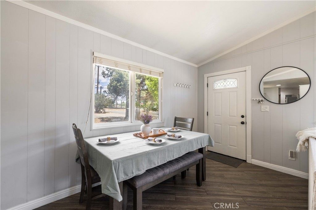 Image 8 of property listing at 124 Wabash, Sugarloaf, CA 92386