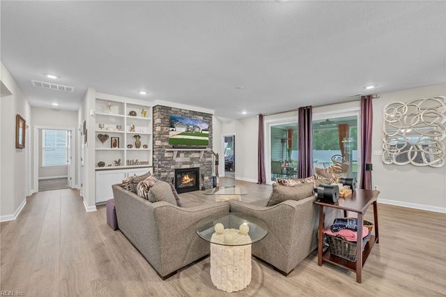 206 Selby CT, Suffolk, VA 23435