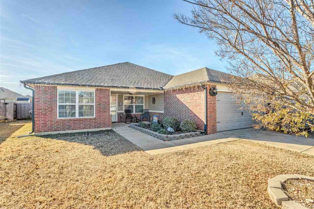 11520 SW 25th St, Yukon, OK 73099