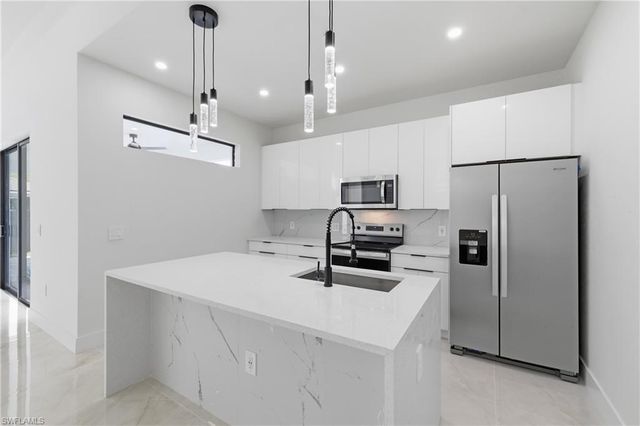 921 NE 15TH ST, Cape Coral, FL 33909