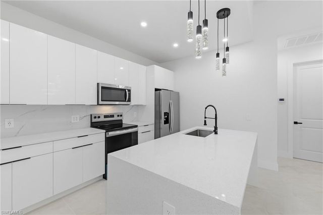 921 NE 15TH ST, Cape Coral, FL 33909