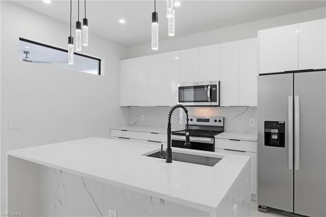 921 NE 15TH ST, Cape Coral, FL 33909