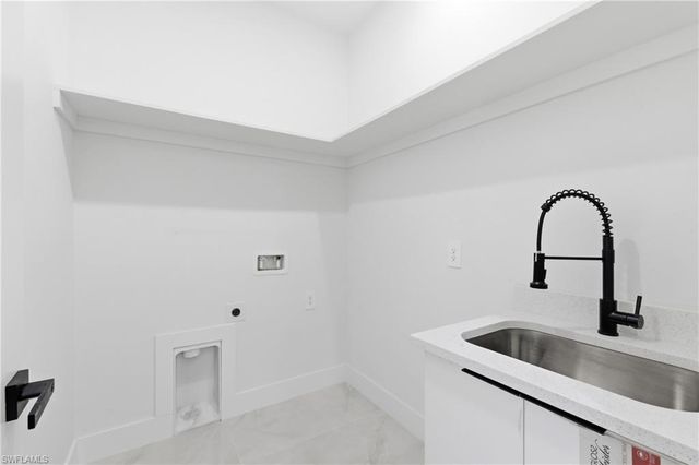 921 NE 15TH ST, Cape Coral, FL 33909