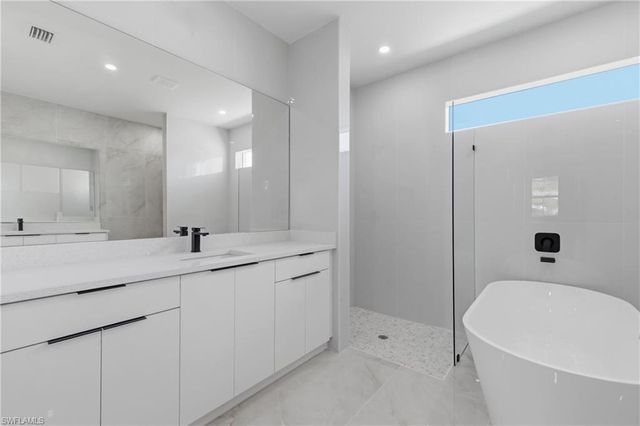 921 NE 15TH ST, Cape Coral, FL 33909