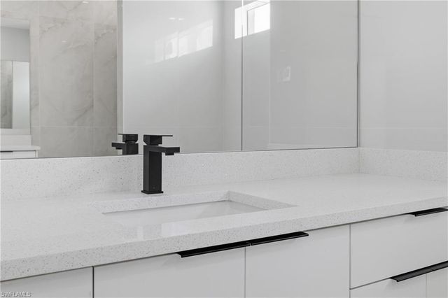 921 NE 15TH ST, Cape Coral, FL 33909