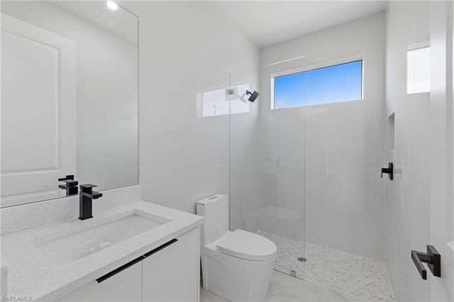 921 NE 15TH ST, Cape Coral, FL 33909