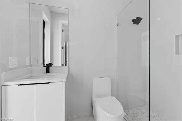 921 NE 15TH ST, Cape Coral, FL 33909