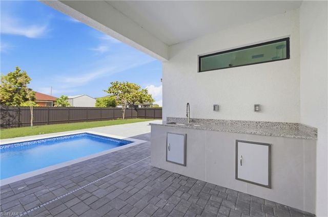 921 NE 15TH ST, Cape Coral, FL 33909