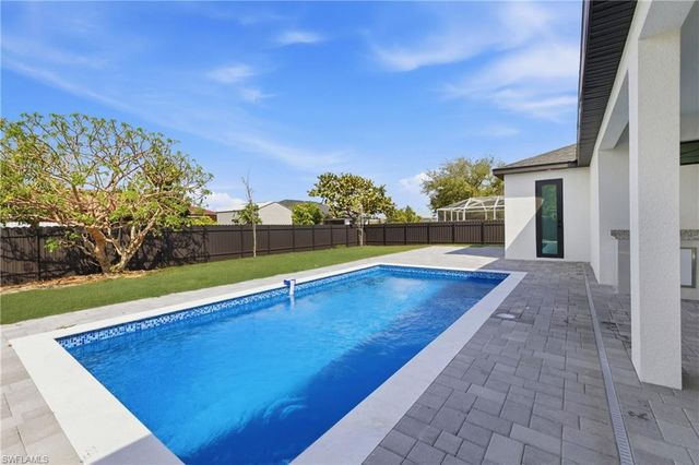 921 NE 15TH ST, Cape Coral, FL 33909