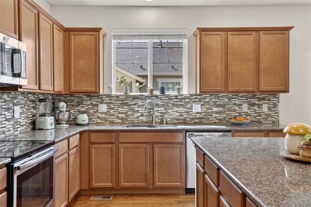 75 N Newcastle Court, Aurora, CO 80018