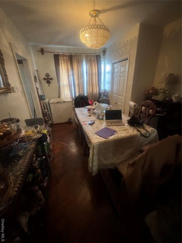 933 E 221st Street, Bronx, NY 10469