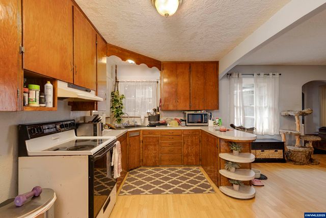 307 Sherman St, Amity, OR 97101