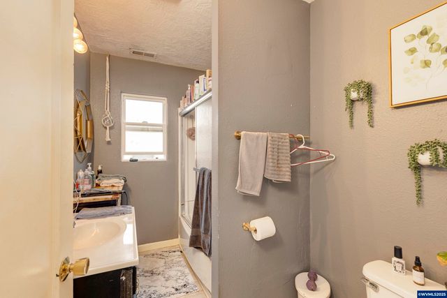 307 Sherman St, Amity, OR 97101