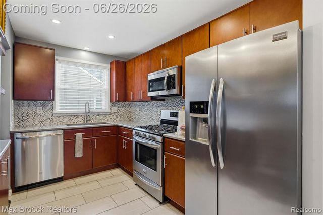 618 S Gainsborough Avenue, Royal Oak, MI 48067