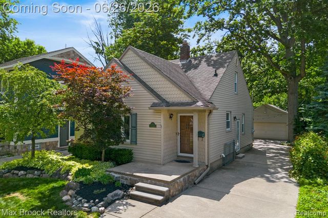 618 S Gainsborough Avenue, Royal Oak, MI 48067