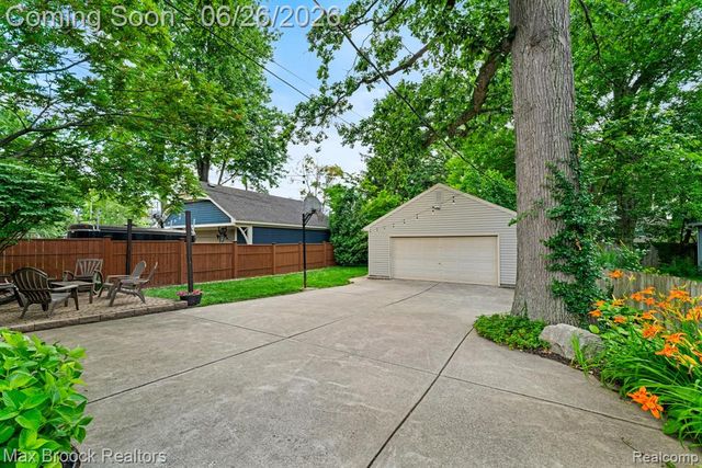 618 S Gainsborough Avenue, Royal Oak, MI 48067