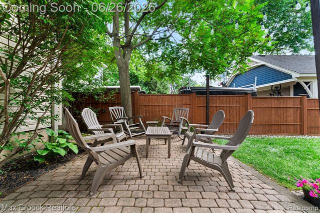 618 S Gainsborough Avenue, Royal Oak, MI 48067
